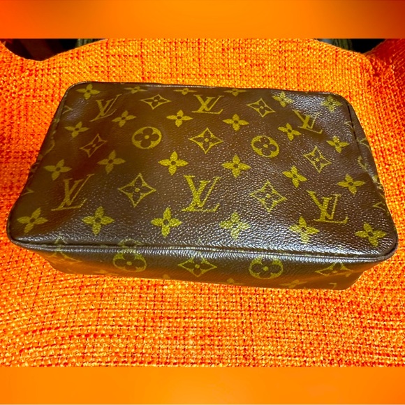 WOW Poshmark Authentic Louis Vuitton Case - Picture 2 of 16